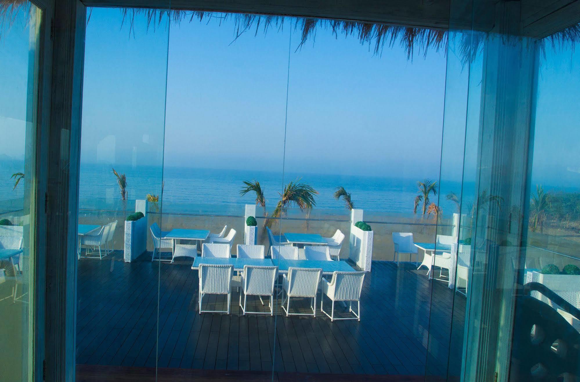 Serena Beach Resort Māndvi Exterior foto